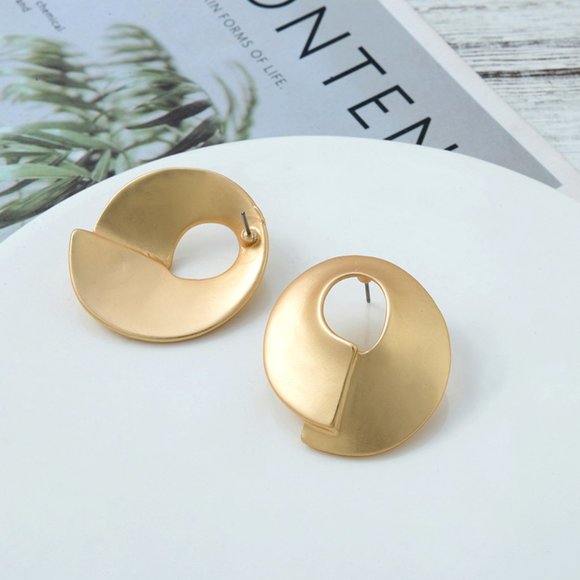 Matte Gold Earring - Picture 4 of 5